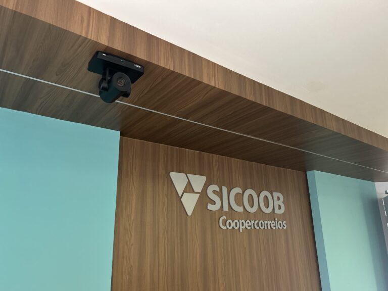 Auditório da Sicoob com a câmera Auditorium Premium instalada pela Videobrax